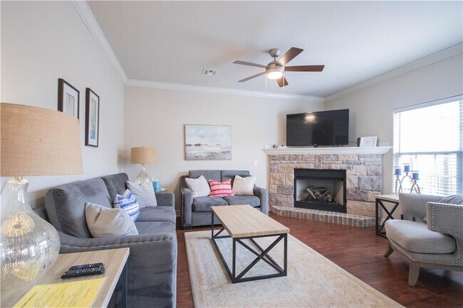 Building Photo - 612 SW 5th St