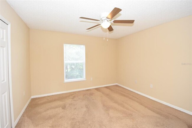 Building Photo - 27 Riverdale Ln