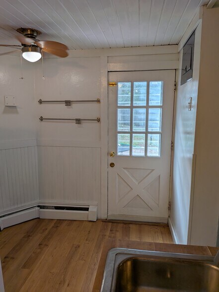 Building Photo - 1730 Hubbard Ave