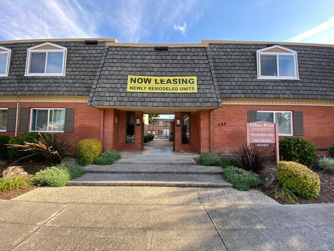 Front - 750 Brahms Way