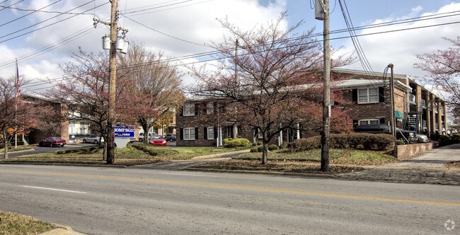 4811 S 3rd St - Executive Arms
