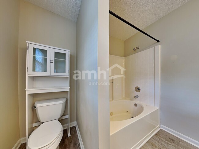 Building Photo - 131 Kingsbridge Dr