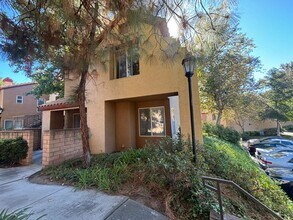 Building Photo - 2-Bedroom Townhouse with Community Pool & ...