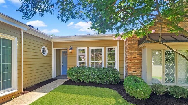 Building Photo - 2067 Hazel Hedge Ln