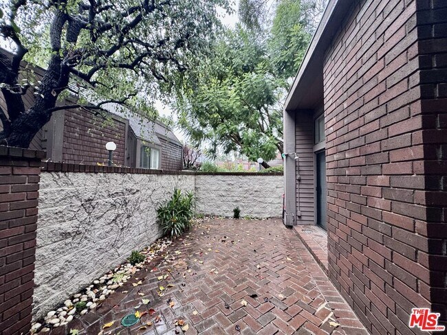 Building Photo - 4435 Alla Rd