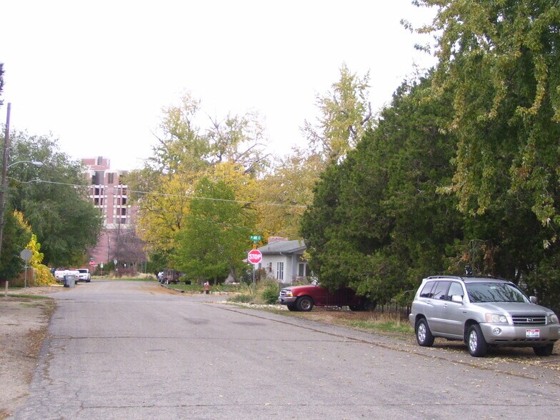 street - 615 E Krall St