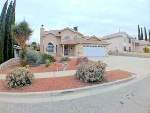 Building Photo - Northeast El Paso 3 Bed Refrig A/C