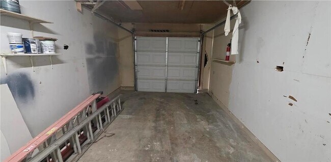 Building Photo - 375 Fantail Loop