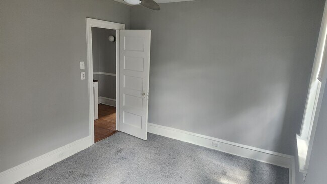 Building Photo - 417 Llanerch Ave