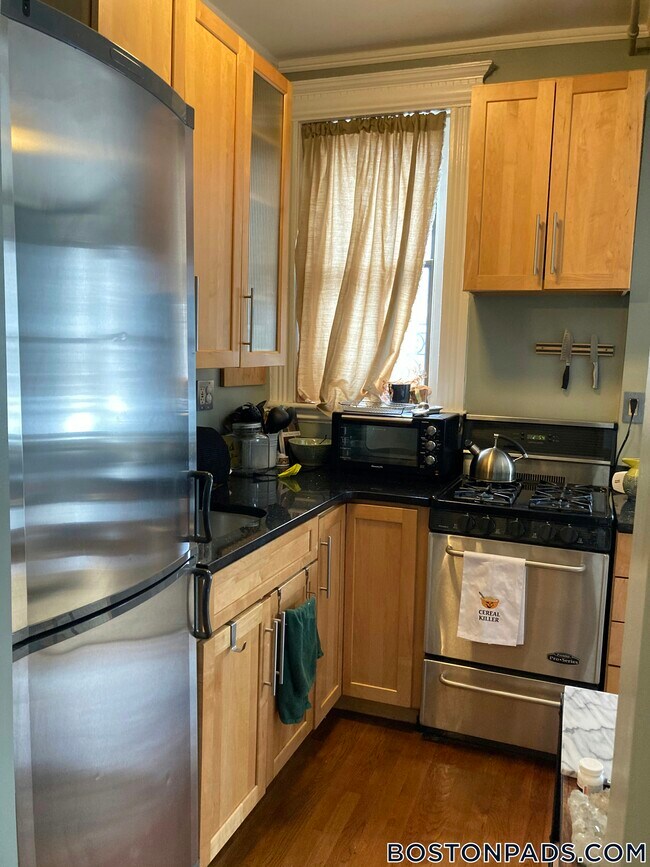 Building Photo - 64 Charlesgate E