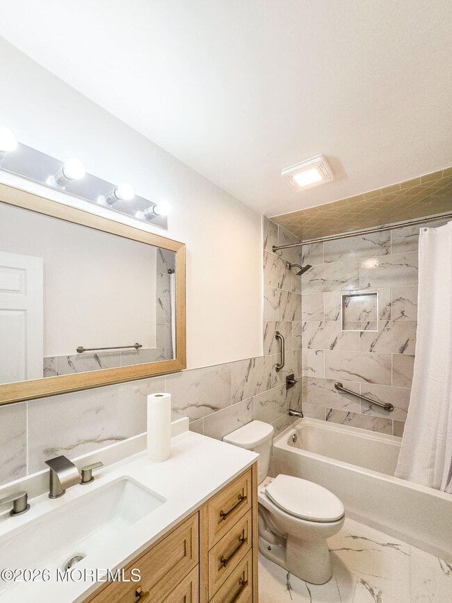 Building Photo - 167E Concordia Cir