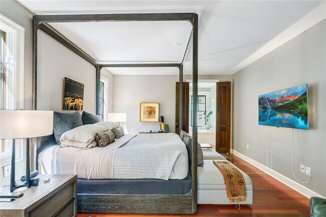 Building Photo - 868 Rosedale Rd NE