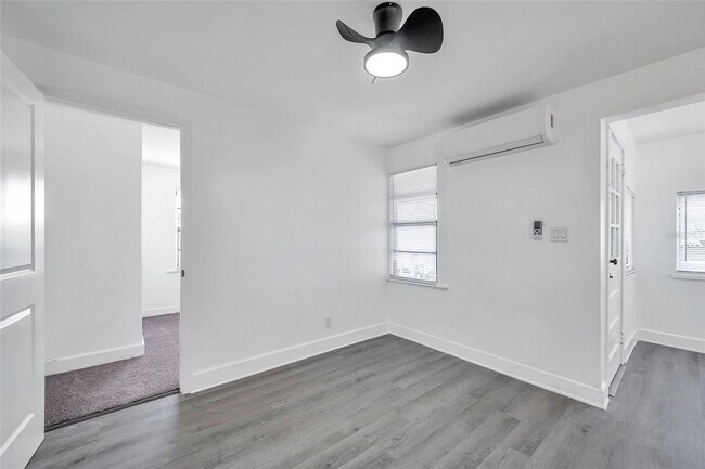 Building Photo - Gorgeous 2 bedroom 1 bath apartment