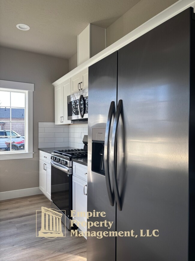 Building Photo - 1656 Irvine St