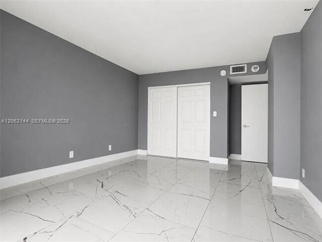 Building Photo - 290 174th St