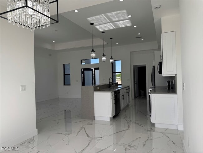 Building Photo - 707 NE Juanita Pl