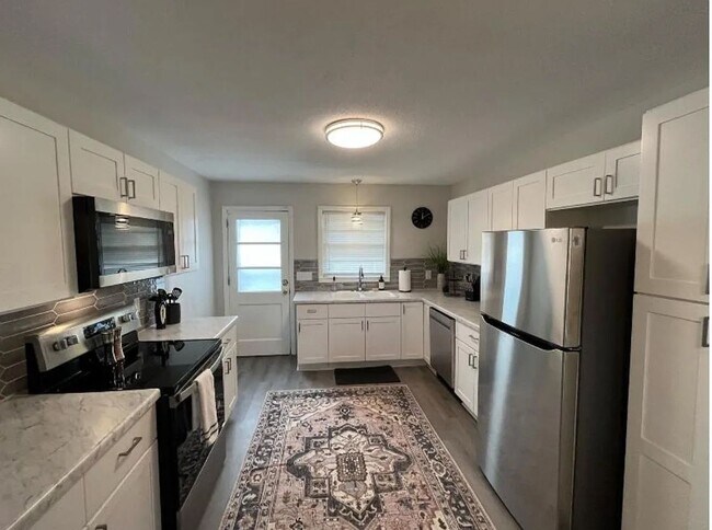 Building Photo - 306 S Marble St