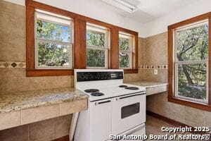 Building Photo - 807 Happy View