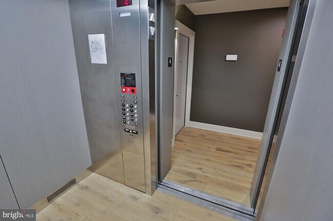 Building Photo - 2431 Frankford Ave