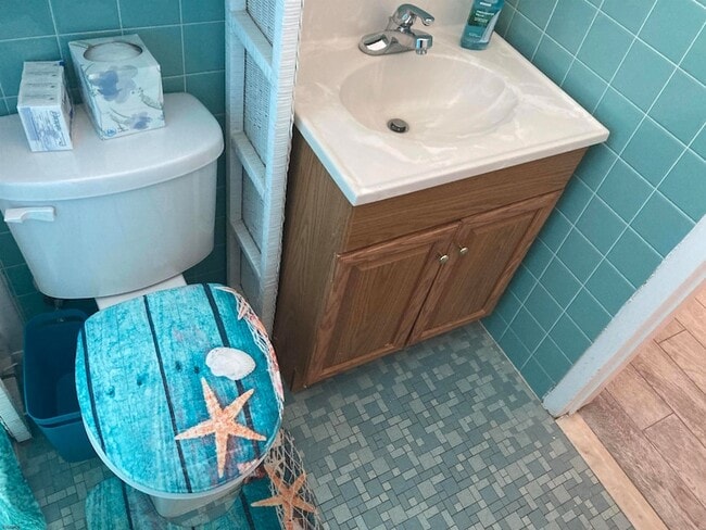 Building Photo - 101 E Cresse Ave