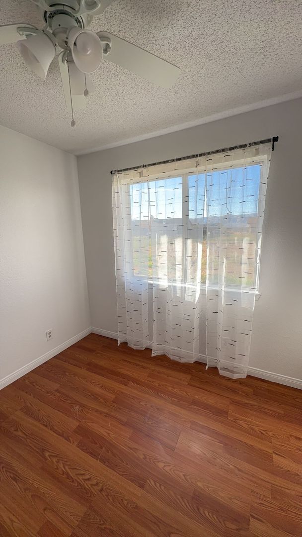 Building Photo - 3 BEDROOM APPLE VALLEY HOME