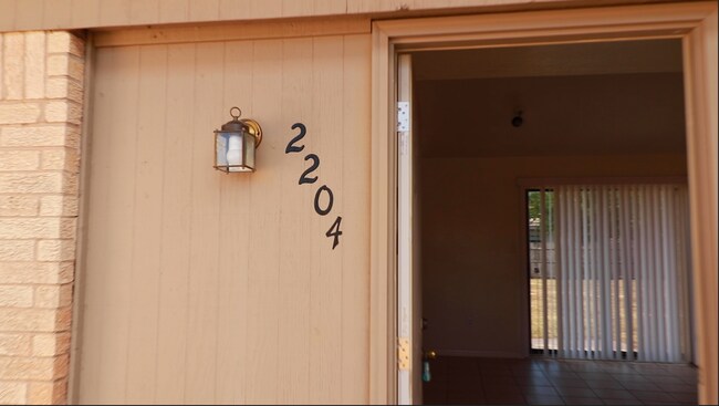 Building Photo - 2204 Lafayette Dr