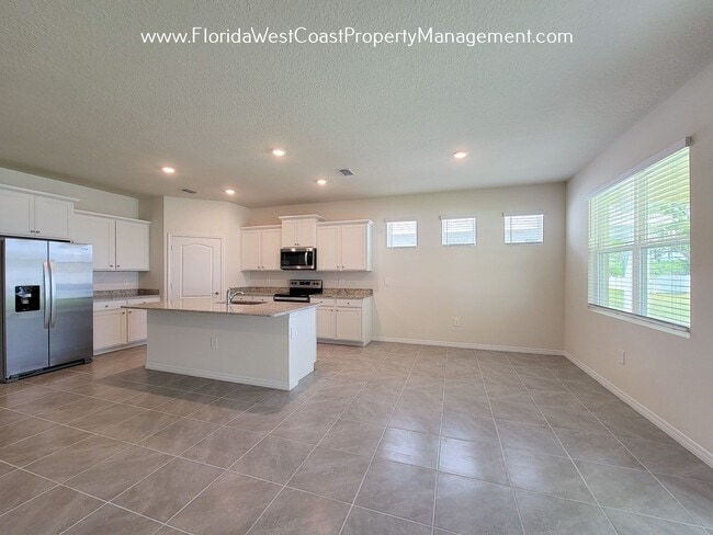 Building Photo - COOL COASTAL 4 BED/2 BATH HOME! PALISADES LAKEWOOD RANCH! COMMUNITY POOL/FITNESS ROOM!
