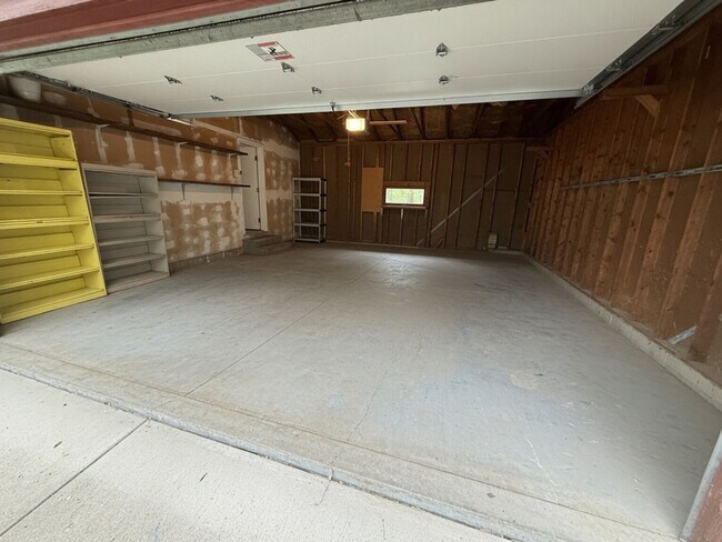 Building Photo - 14902 Wildwood Rd