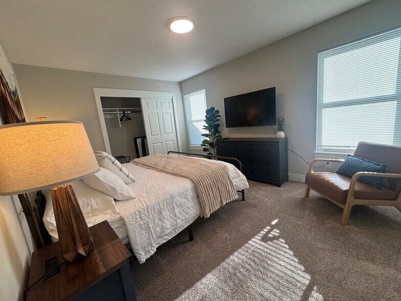 Building Photo - 1249 Kinsmoor Ave