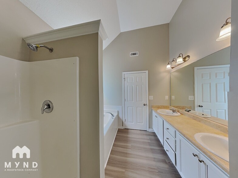 Building Photo - 204 Sunset Ridge Dr