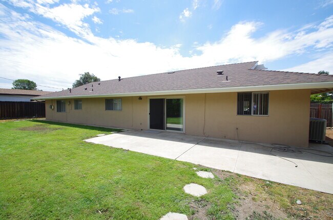 Building Photo - 1072 Hendrix Ave