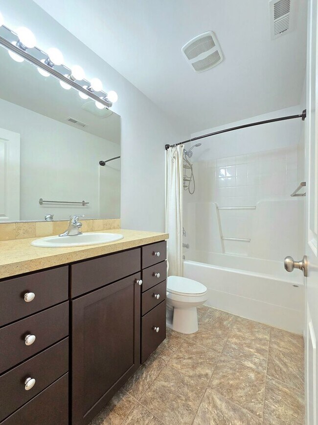 Building Photo - 4 Bedroom Home Available Now in Lake Stevens!