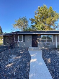 Building Photo - YAK017