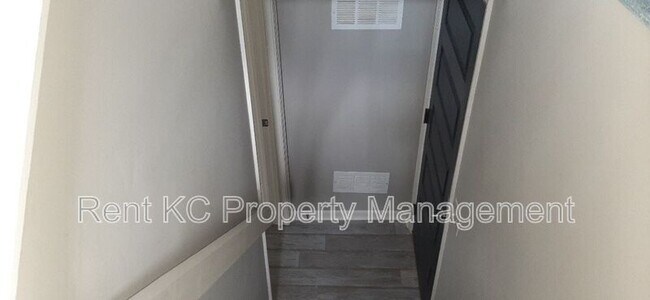 Building Photo - 9408 NW 59th Ter