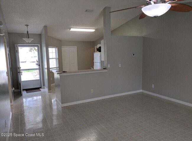 Building Photo - 610 Benton Dr