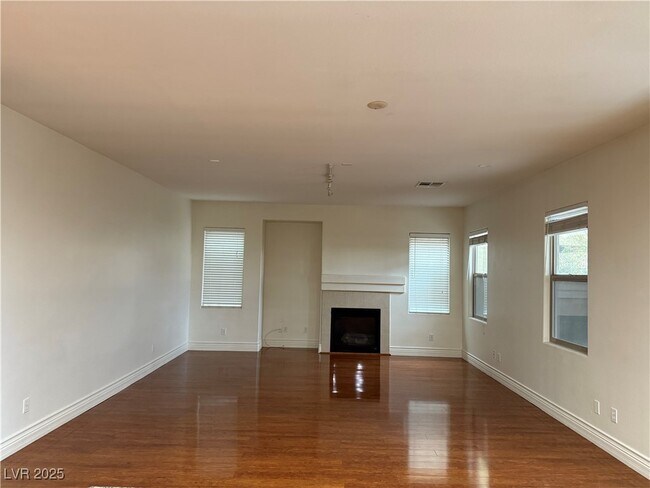 Building Photo - 406 1st on Dr