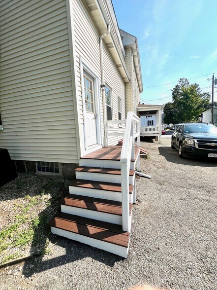 Building Photo - 38 Brown St