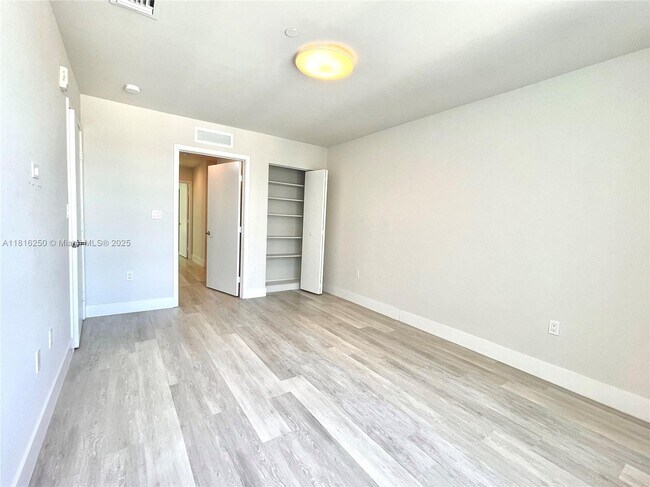 Building Photo - 2535 NE 193rd St
