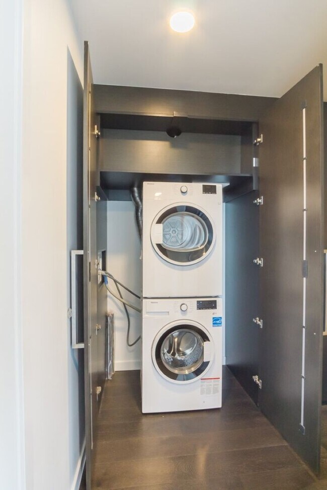 Building Photo - 2Bd/2Ba Seattle Condo