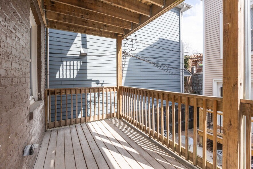 Building Photo - 3136 N Oakley Ave