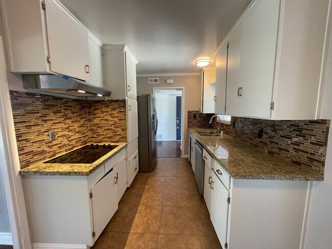 Building Photo - Beautiful Three Bedroom Two Bathroom Home