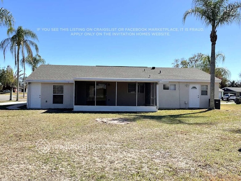 Building Photo - 806 Tappen Ct NE