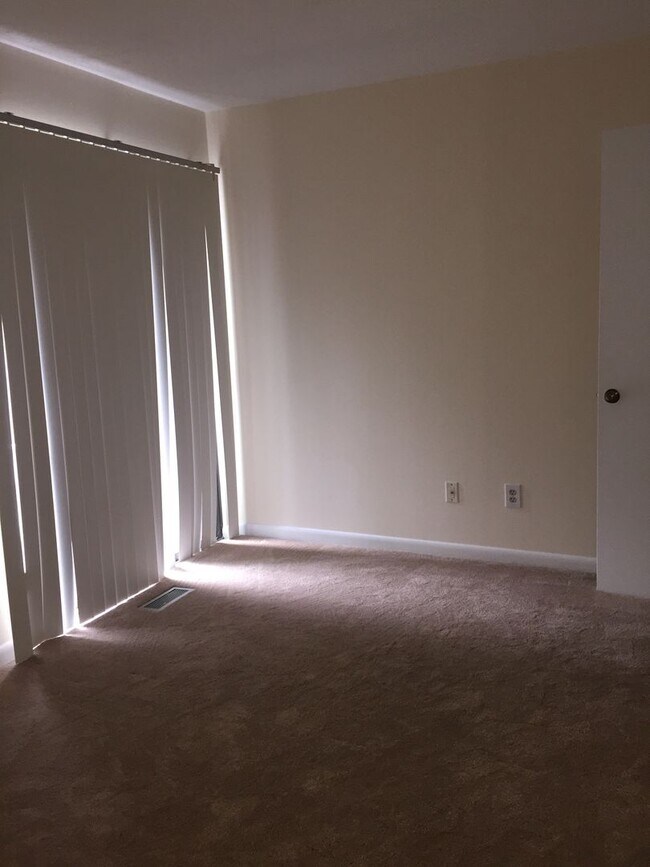 Building Photo - Modern 3BR Condo in Finley Forest – Prime Chapel Hill Location near UNC & RTP