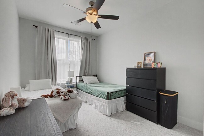 Building Photo - 3179 Sassafras Ln