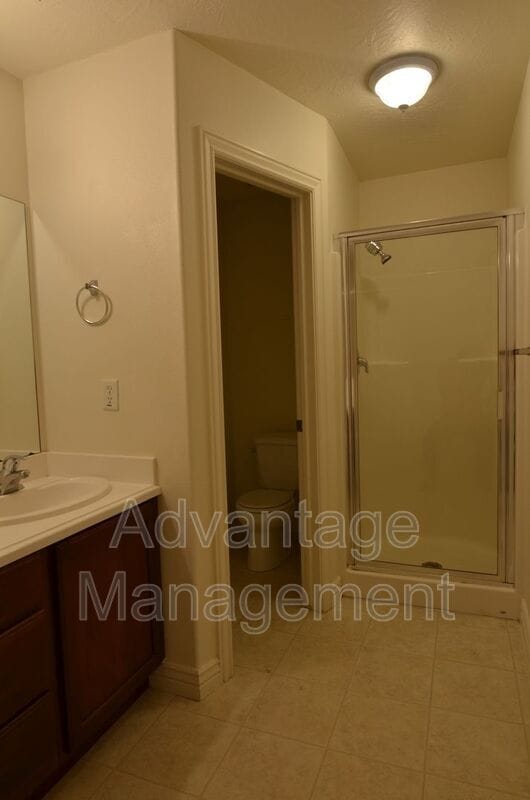 Building Photo - 4044 S Lake Vista Dr