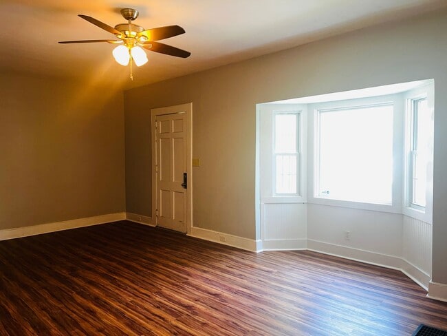 Building Photo - Beautiful 4 bedroom 2 bathroom home in Lagrange! Must see!