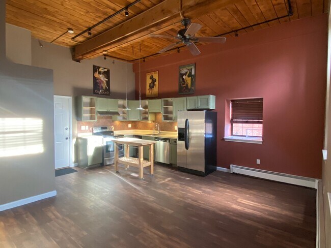 Kitchen/dining - 156 Front St