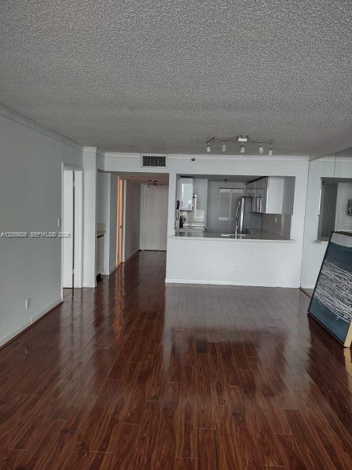Building Photo - 1717 N Bayshore Dr