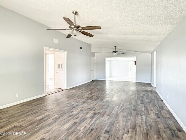 Building Photo - 152 Ponce De Leon Dr