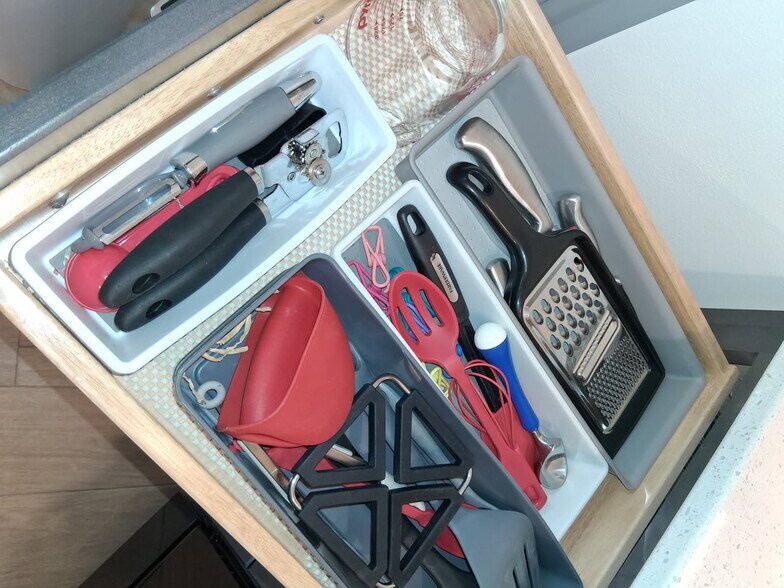 Kitchen utensils - 517 18th St